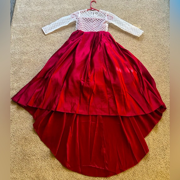 Beautiful Fancy Dress with a long train ❤️ - Picture 2 of 14